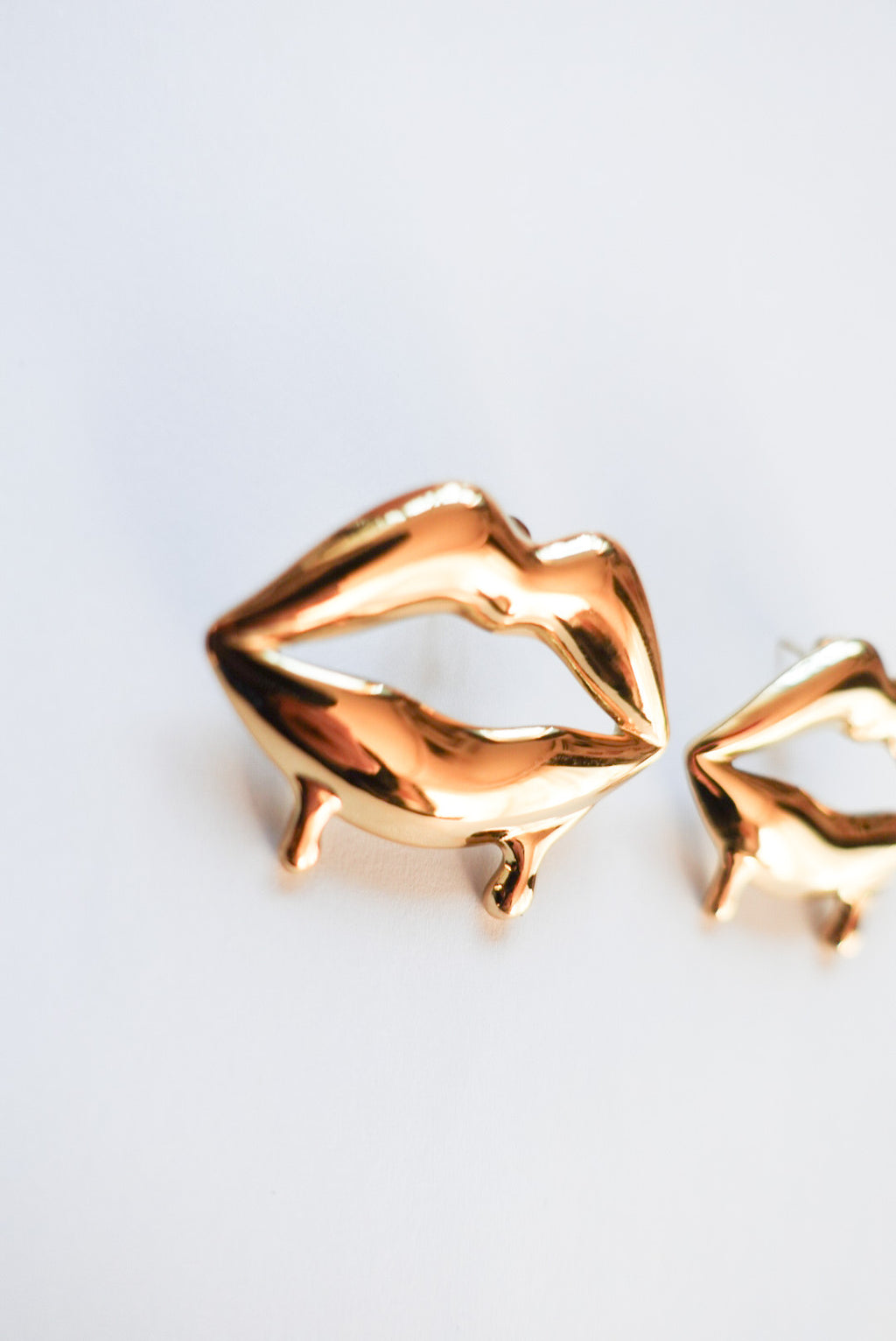 GOLDEN LIPS