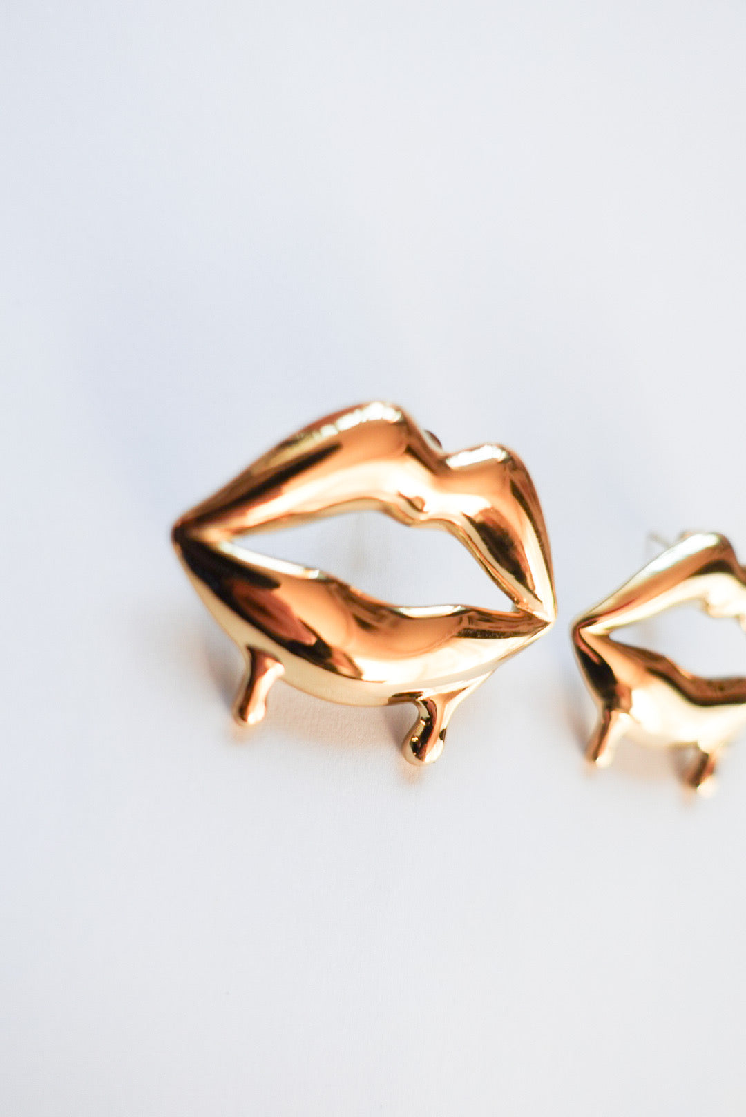 GOLDEN LIPS