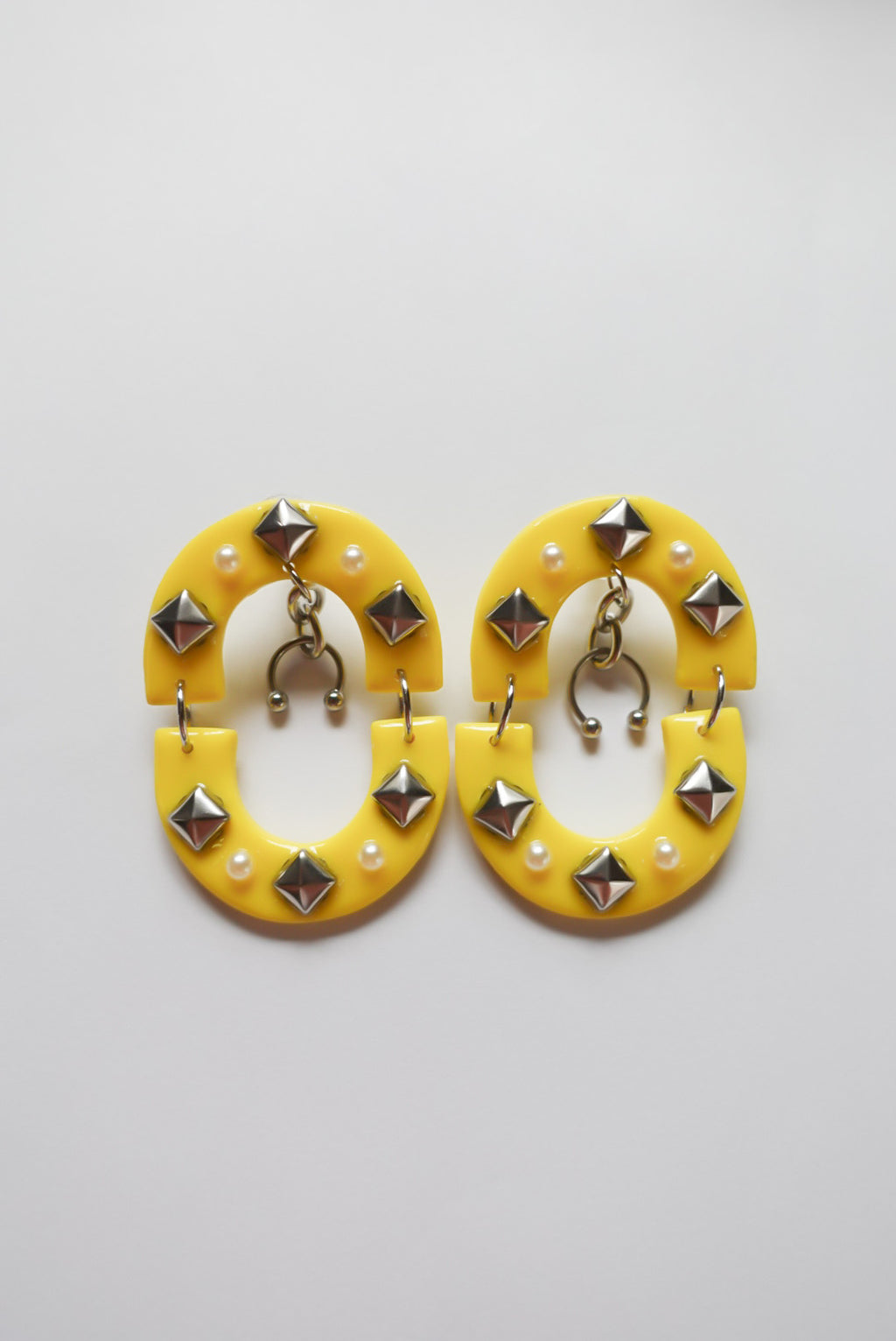 YELLOW STUD