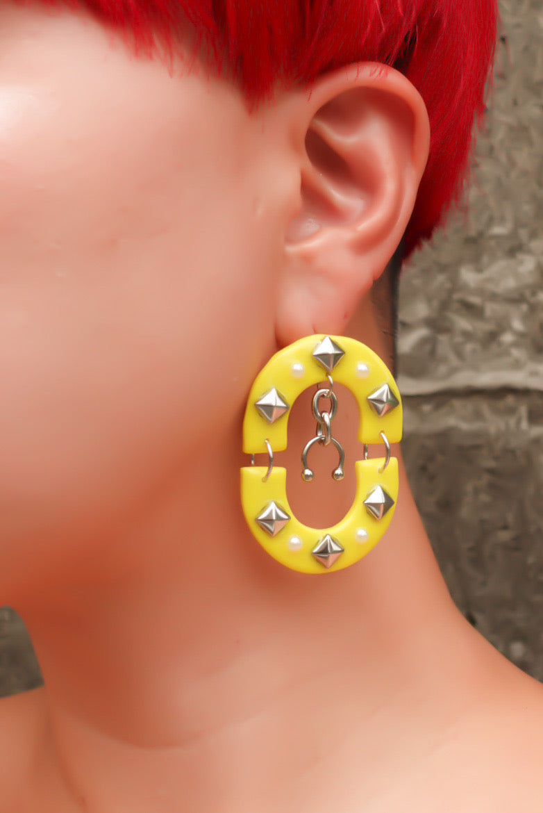 YELLOW STUD