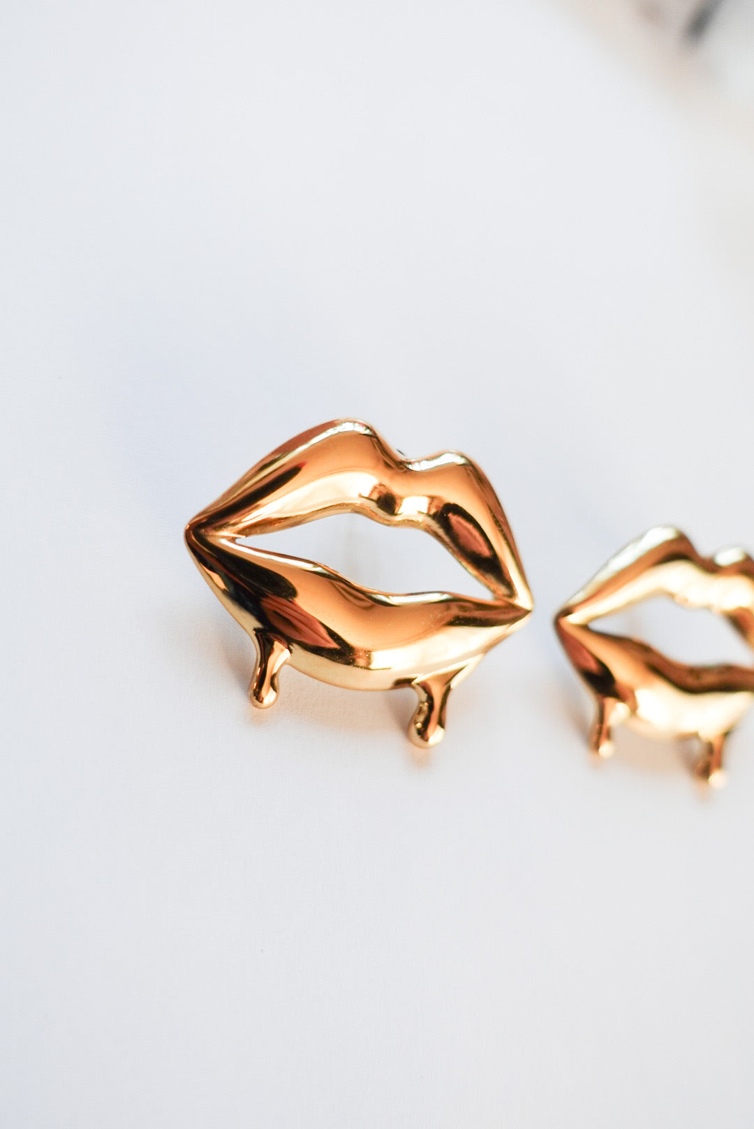 GOLDEN LIPS