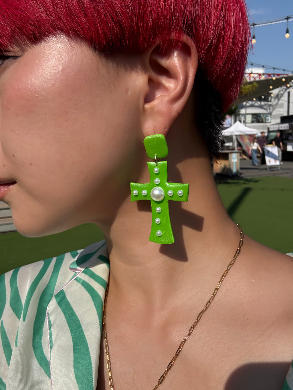 NEON PEARL CROSS