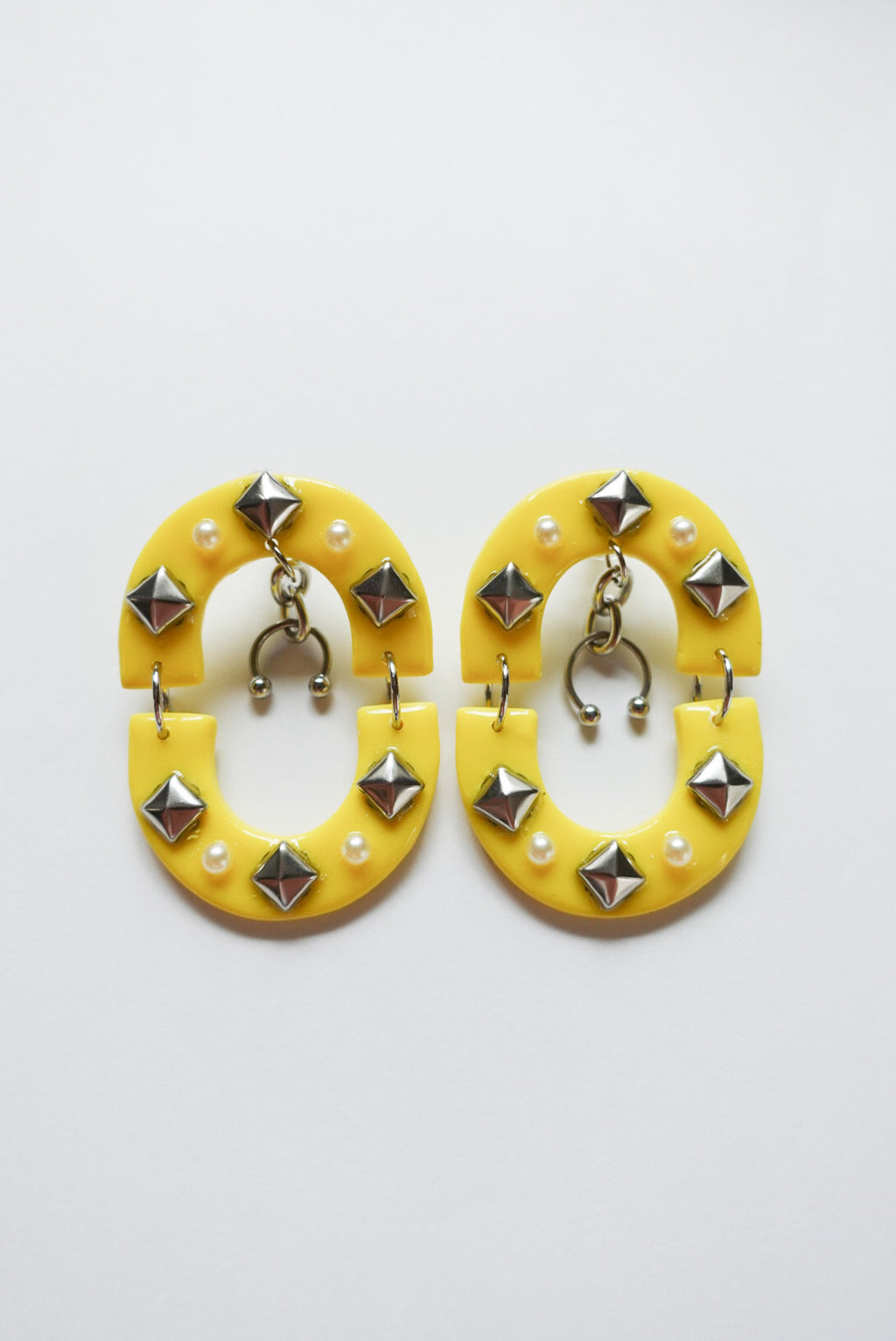 YELLOW STUD