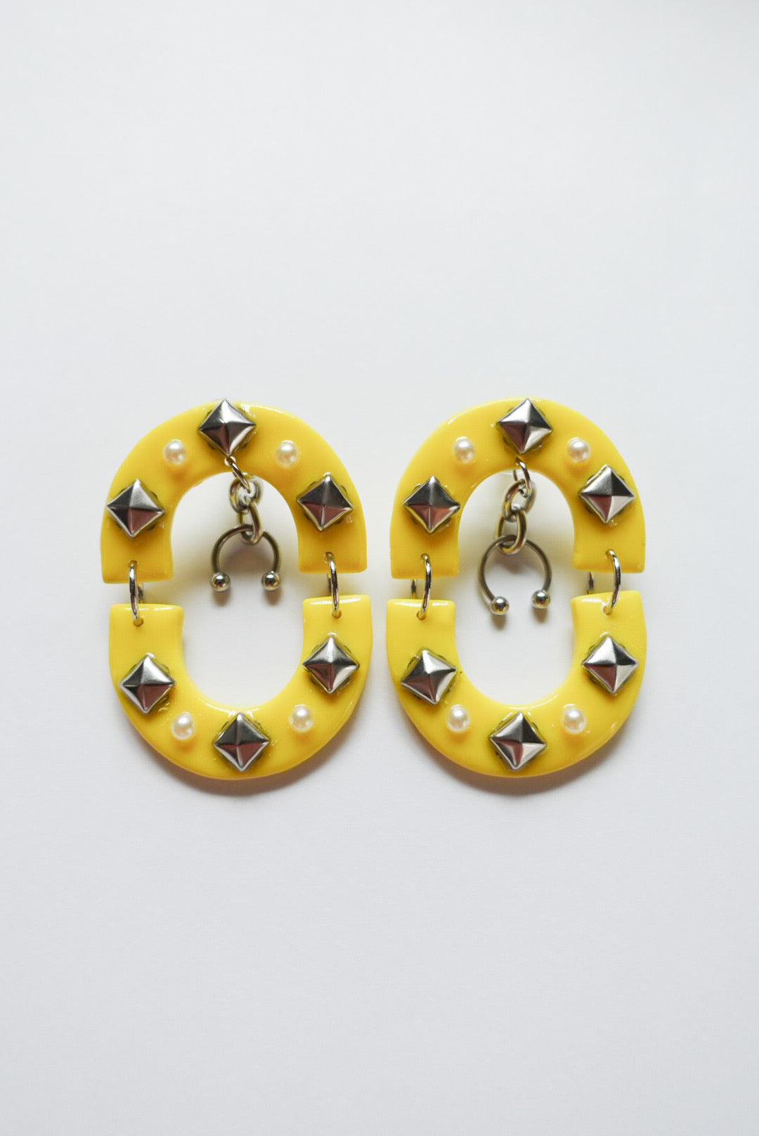 YELLOW STUD